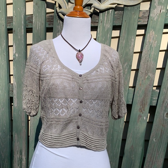 Free People Tops - FREE PEOPLE Lace crochet midrift short sle…